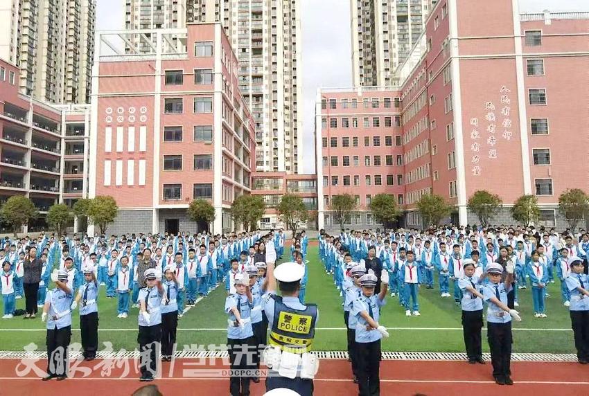 “小交警”教您文明交通