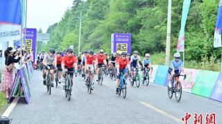长江三峡·巫溪红池坝山地自行车赛开赛 选手挑战高海拔赛道