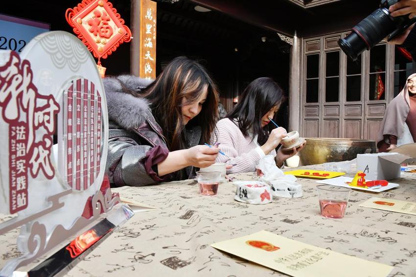 宁波镇海招宝山：“非遗+普法” 法治宣传润人心