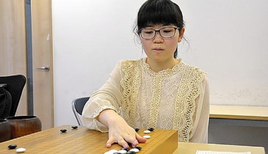 输给96岁老奶奶的20岁少女痛定思痛 连胜大叔升段