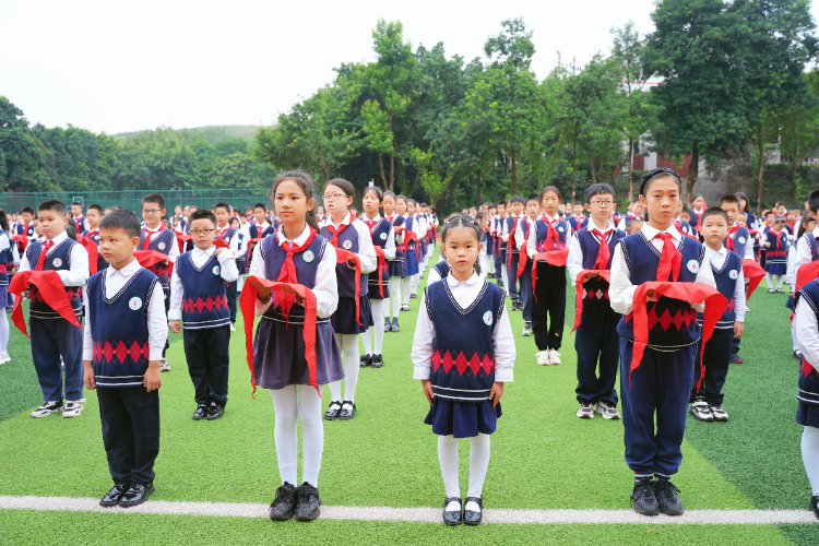 星星火炬引领方向，云慧小学庆祝第74个建队日大队主题活动举行