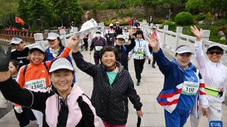 全民健身——2024年全国群众登山健身大会在青岛开幕