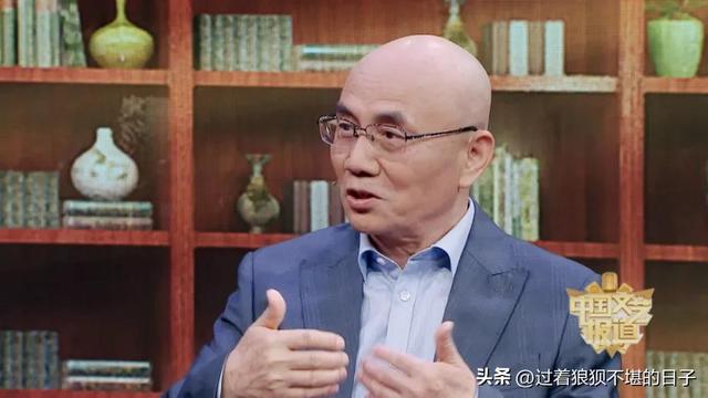 电视剧《破晓东方》中这样的场景实在太小气，缺少万民欢呼的气势