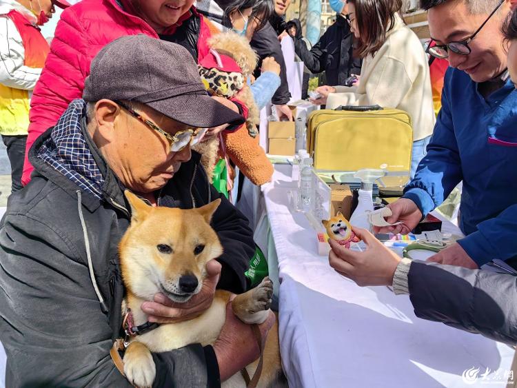 牵好“文明绳” 做文明养犬人，青岛市倡导文明养犬活动启动