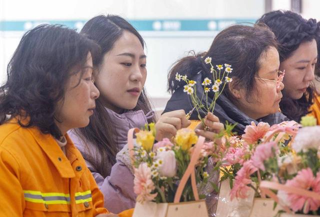 江苏省泰州市开展丰富多彩的活动庆祝“三八”妇女节