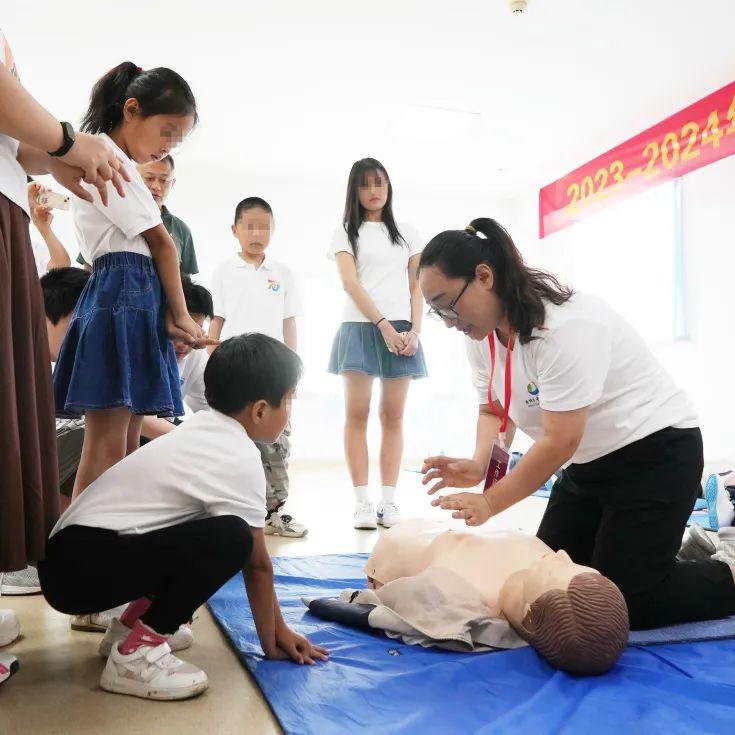 日照市中心医院举办建院七十周年暨春蕾计划二十二周年纪念活动