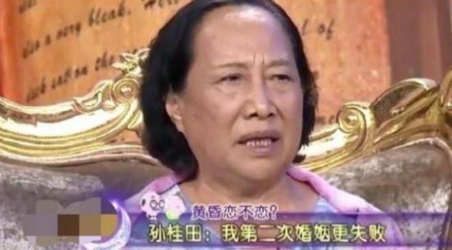 两次净身出户，三个儿女，57岁走红，打拼亿万家产却被子女当仇人