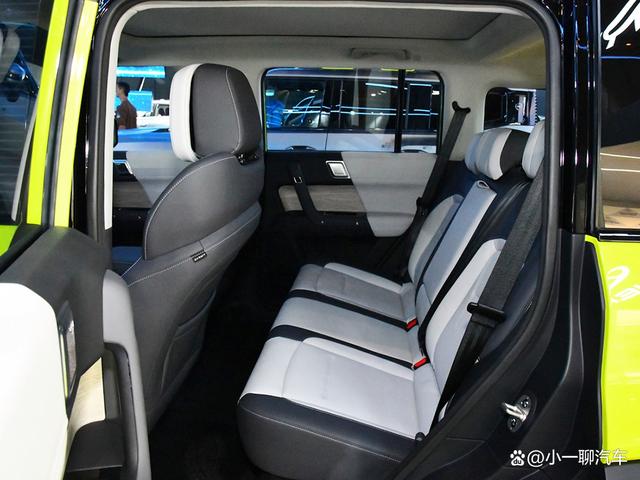 奇瑞iCAR 03实车亮相，外观方正硬朗，侧开尾门+小书包