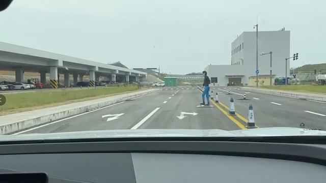 超过60km/h都没用，华为小鹏争论的AEB，吉利效果更好？