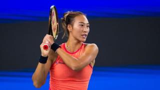 三盘苦战输球！郑钦文再负萨巴伦卡，无缘WTA1000赛首冠