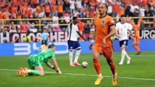 欧洲杯刷爆17纪录：荷兰新星世界波比肩传奇 凯恩加冕射手王