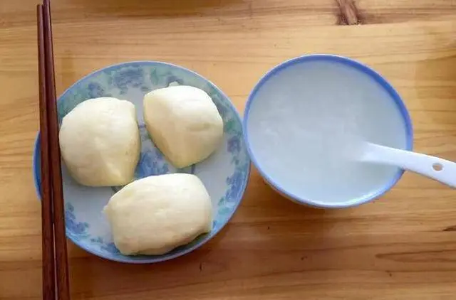 为啥不建议中老年人早餐吃馒头稀饭？早餐怎么吃比较好？