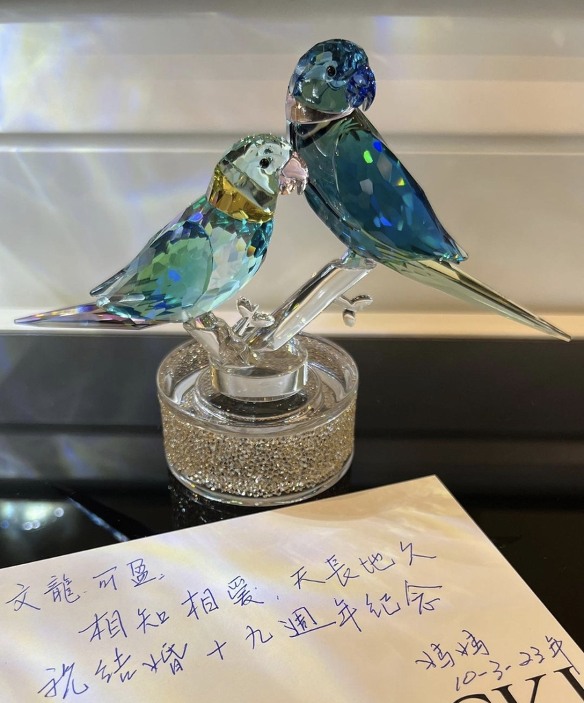 郭可盈和林文龙庆祝结婚19周年，在高档餐厅约会