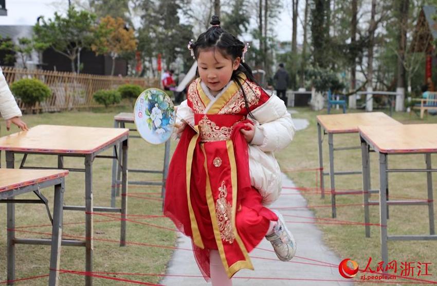 浙江桐乡：千亩槜李花海 笑迎四海宾客