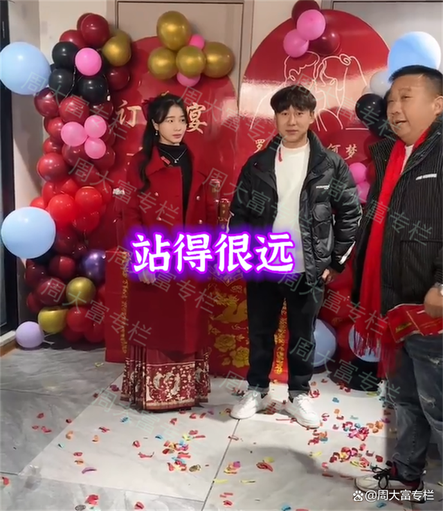 男子相亲闪婚，订婚时想亲吻新娘，被一把推开：我和你不熟