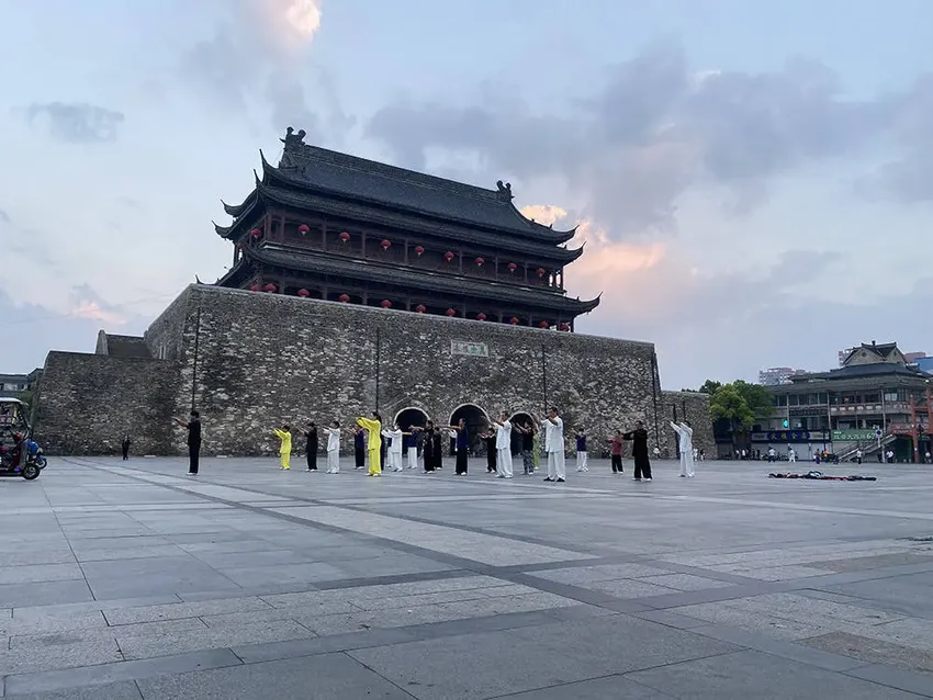 “在民族复兴的路上凤彩飞阳” 歌曲《凤阳 凤阳》全网上线