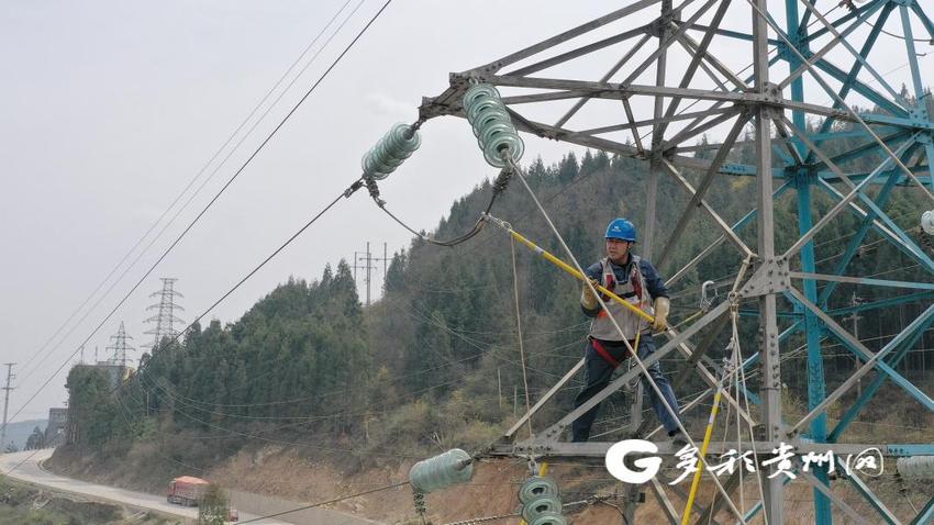 穿越丛林上春山 只为守护万家灯火