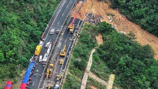 广东梅大高速路面塌陷致24人死亡 应急管理部已派工作组赶赴现场