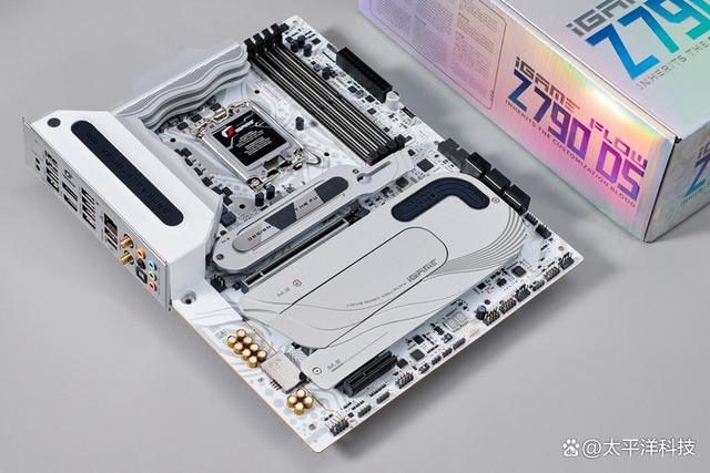 高颜值实用风 iGame Z790D5 FLOW主板评测