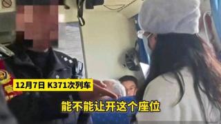 母女俩列车霸座还持刀威胁，知情人爆内部详情，结局解气