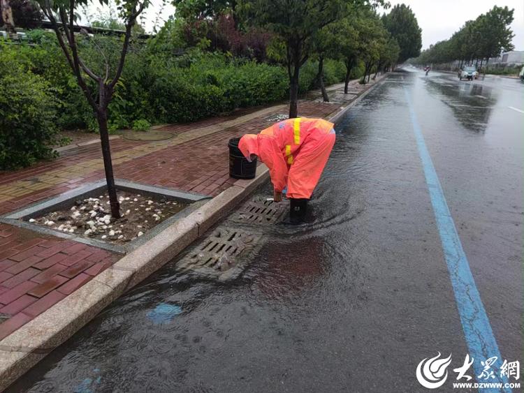 潍坊：以雨为令 闻汛而动 全市城管系统积极做好暴雨天气应对工作