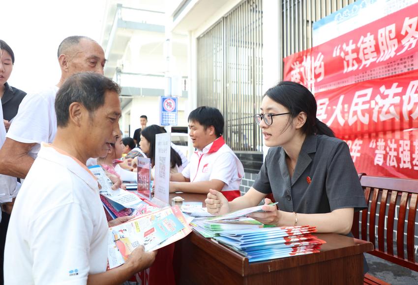 江西横峰：反诈宣传面对面