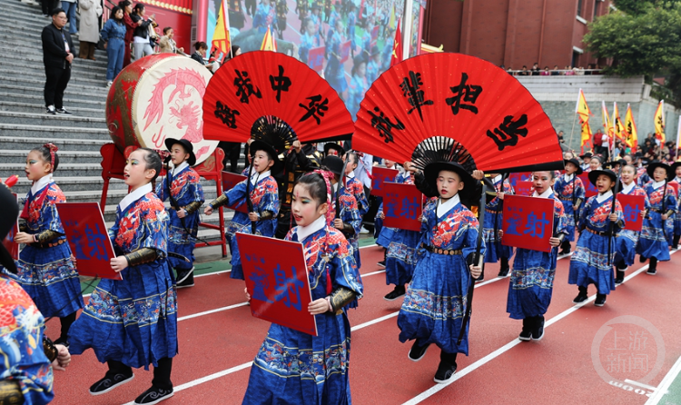 国风满满 这所小学上演别样运动会开幕式