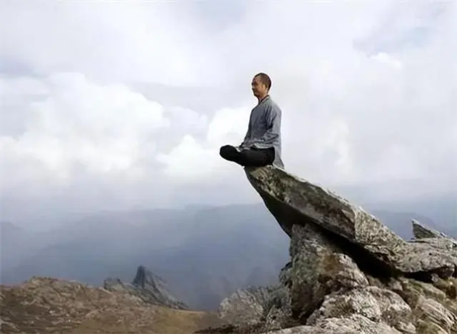 终南山第一隐士：隐居30多年，天天清水煮白菜，现亲人已认不出他