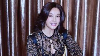 倒追恋爱三十年，55岁黄菡女士甜美女儿引人瞩目