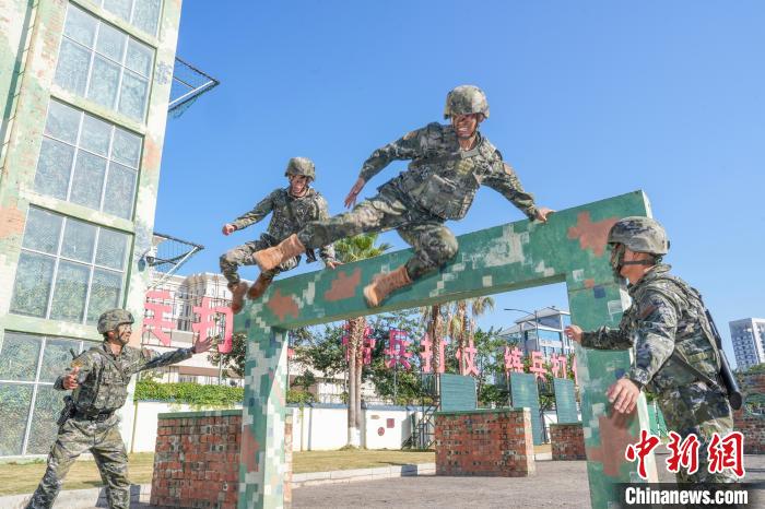 直击广西南宁武警特战队员强化训练现场