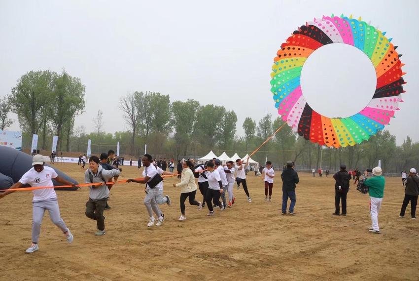 万千彩鸢乘风起，第十二届北京国际风筝节举办