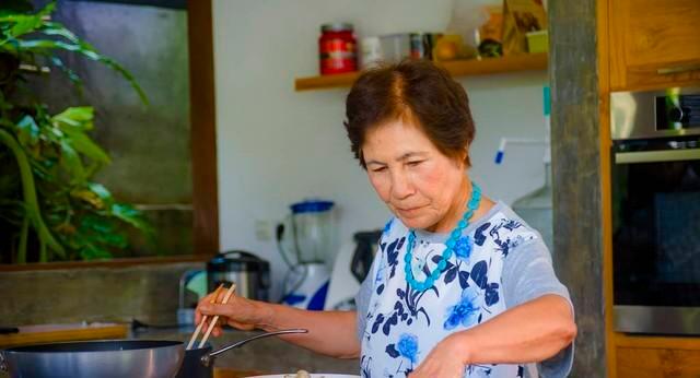 第一次进婆家门，因为舟车劳顿睡着了，他们居然饭都没叫我吃