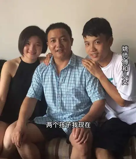 “老婆，20多年了，我把孩子照顾得很好，婚戒也没摘掉……”