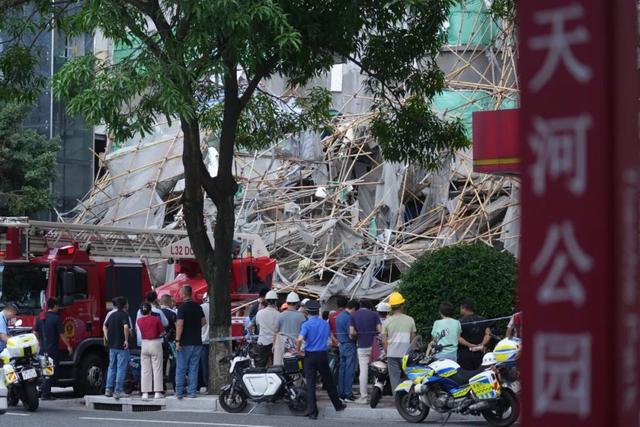 广州天河一建筑外墙脚手架坍塌疑有人员被困