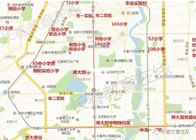 早高峰期间，学校周边街路通行压力较大