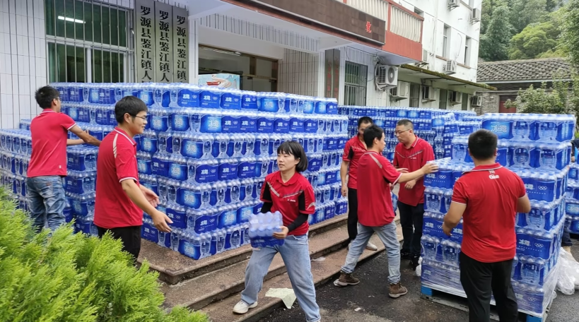 水到心到！和时间赛跑，87120瓶爱心水驰援灾区