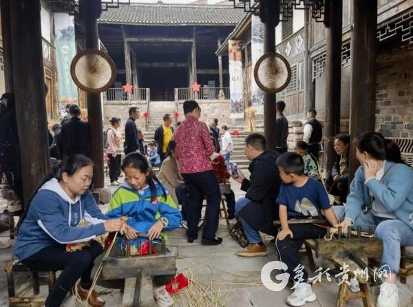 习水土城：五一旅游持续升温