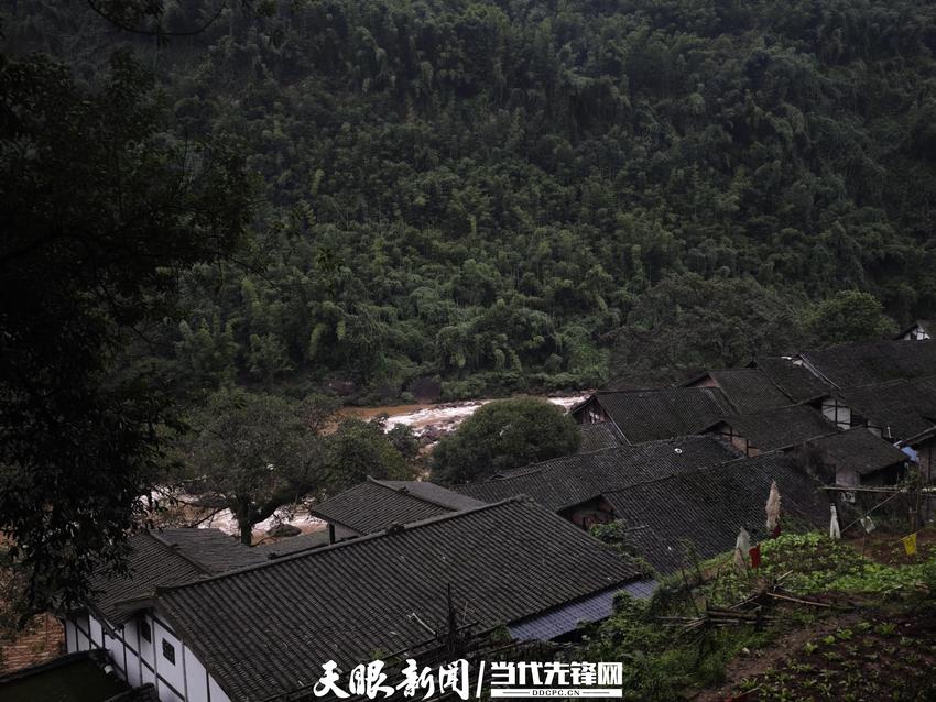 贵州山居冬游记｜赤水河旁，一探油纸伞下的诗意古村落