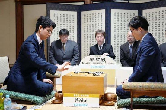 棋圣战第2局第二天 井山裕太稳字当头扳平比分