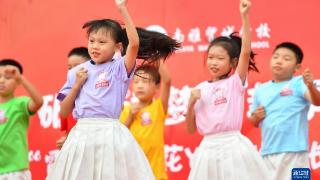 湖南长沙：中小学生迎来新学期