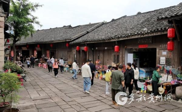 习水土城：五一旅游持续升温