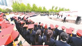 青岛市十八岁成人仪式举行