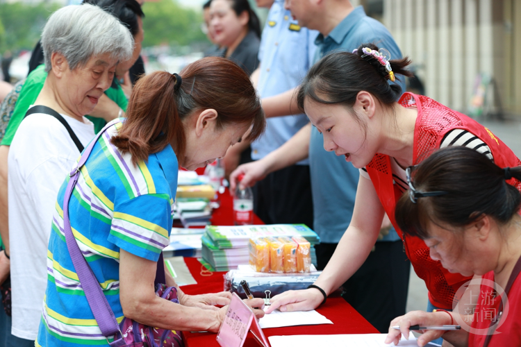 严禁酒驾、守法过街……重庆多部门联合开展交通安全普法