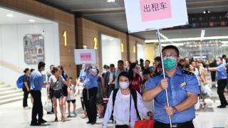 新华全媒+丨因强降雨被困北京门头沟的列车旅客陆续安全转移