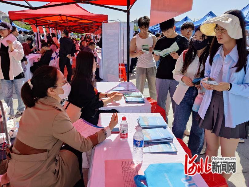 石家庄市裕华区：“招才引智高校行”走进河北科技大学专场招聘会