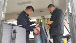 严把“安全关”！阳谷交警联合教体部门开展校车安全检查