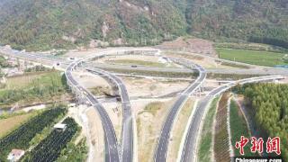 集桓高速公路通车 吉林加速融入环渤海经济圈