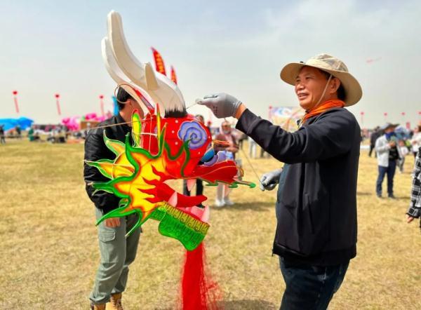 潍坊滨海国际风筝放飞场启幕