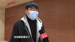 情侣入住酒店，房门突然被陌生男子打开，当事人：他的房卡还能打开两间房！