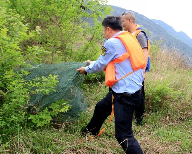 遵义：三地联合执法 共护赤水河水体生态